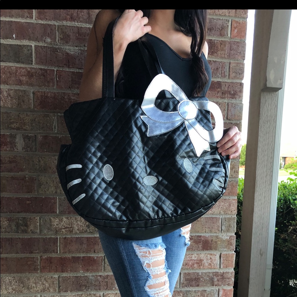 Hello kitty purse.